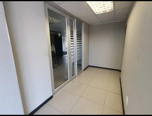 BUSINESS PROPERTY TO RENT IN CRESTA